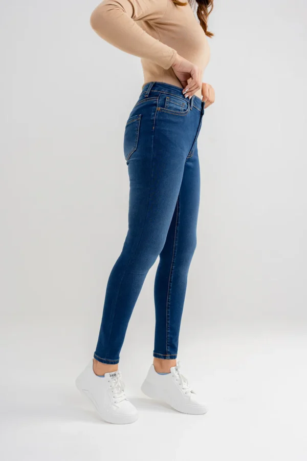 CiaraBasicFitJeans_2 Essential Stretch Mid-Blue Skinny Jeans for Women