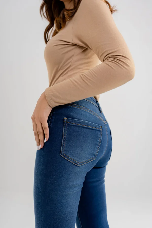 CiaraBasicFitJeans_3 Essential Stretch Mid-Blue Skinny Jeans for Women