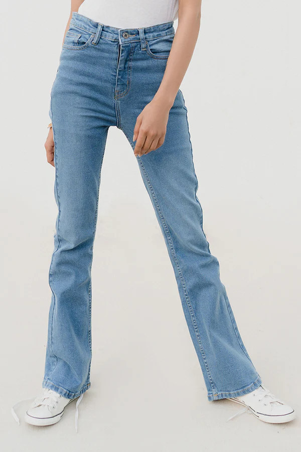 WDS23002-LIGHTBLUE_1 Vintage-Inspired Light Wash Bootcut Jeans