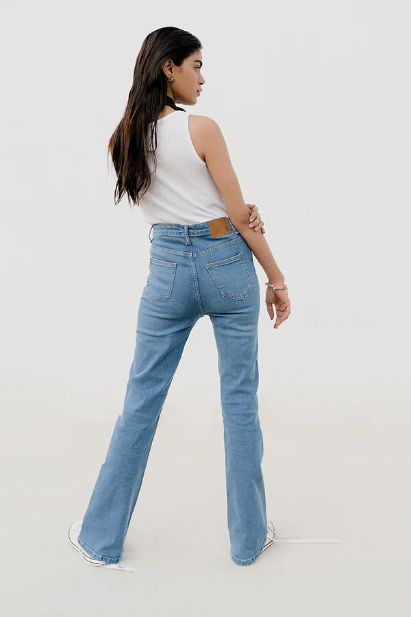 WDS23002-LIGHTBLUE_6 Vintage-Inspired Light Wash Bootcut Jeans
